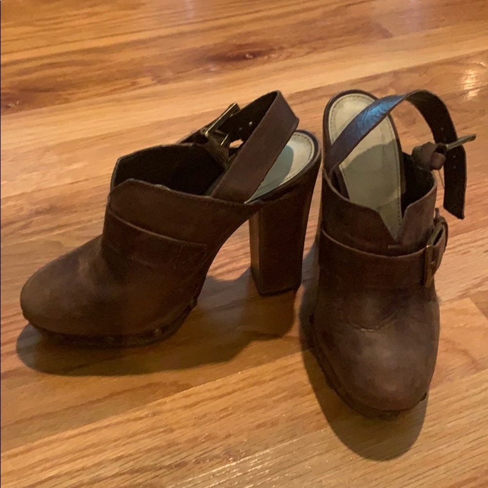 Carvel mules buckle